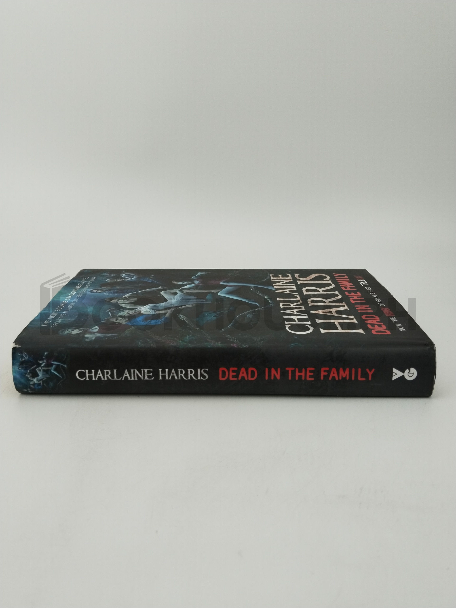 Dead In The Family by Charlaine Harris - Image 3