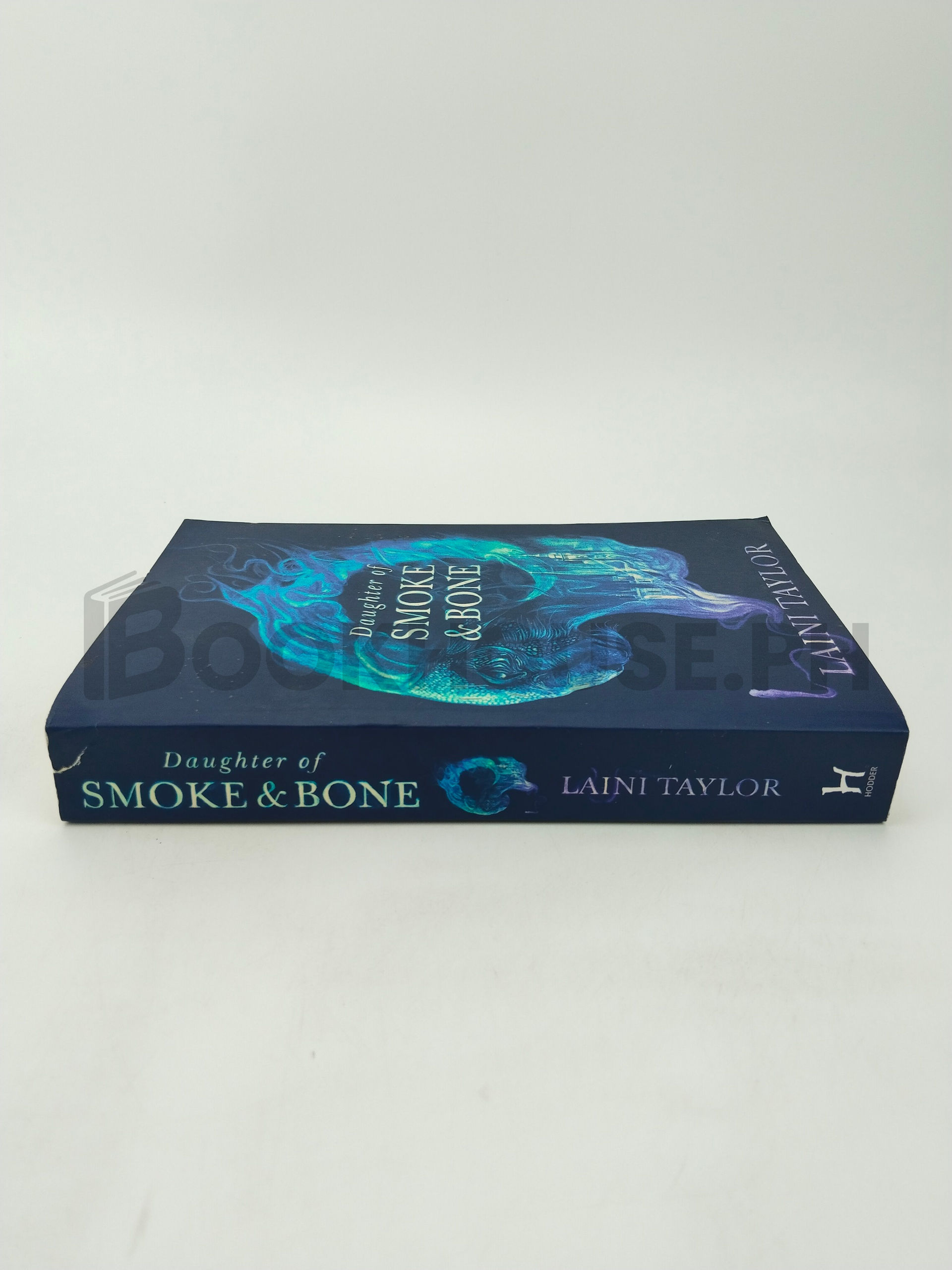 Daughter Of Smoke And Bone by Laini Taylor - Image 3