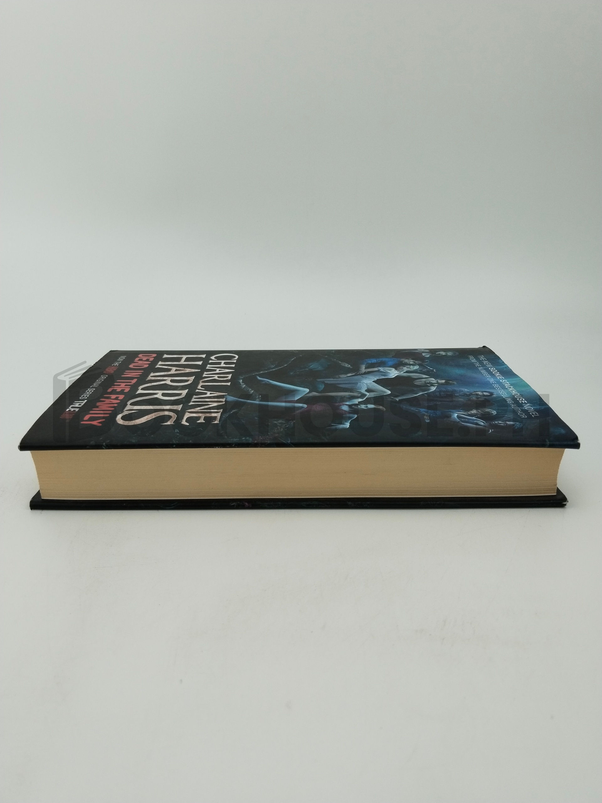 Dead In The Family by Charlaine Harris - Image 4