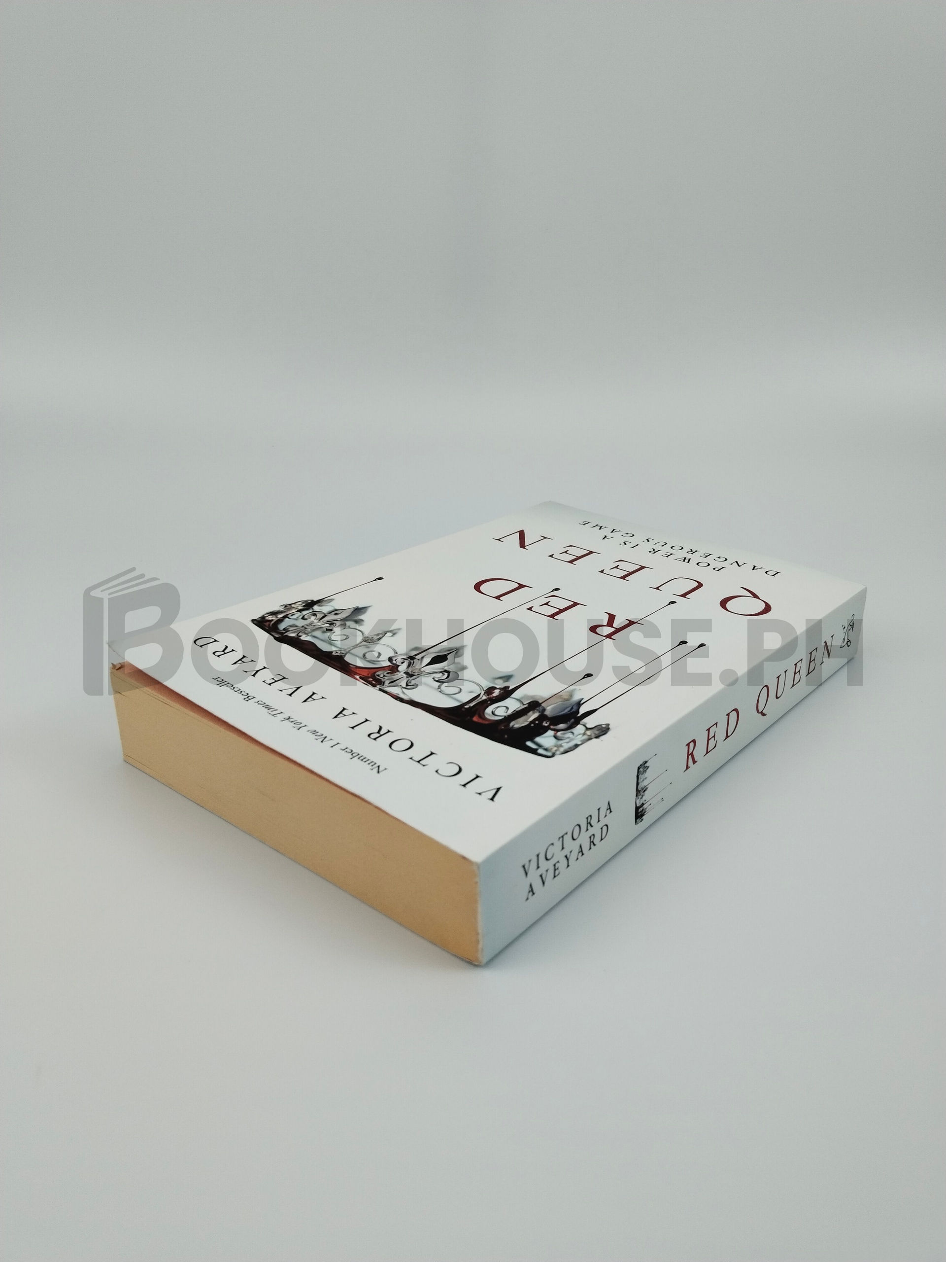 Red Queen by Victoria Aveyard - Image 2