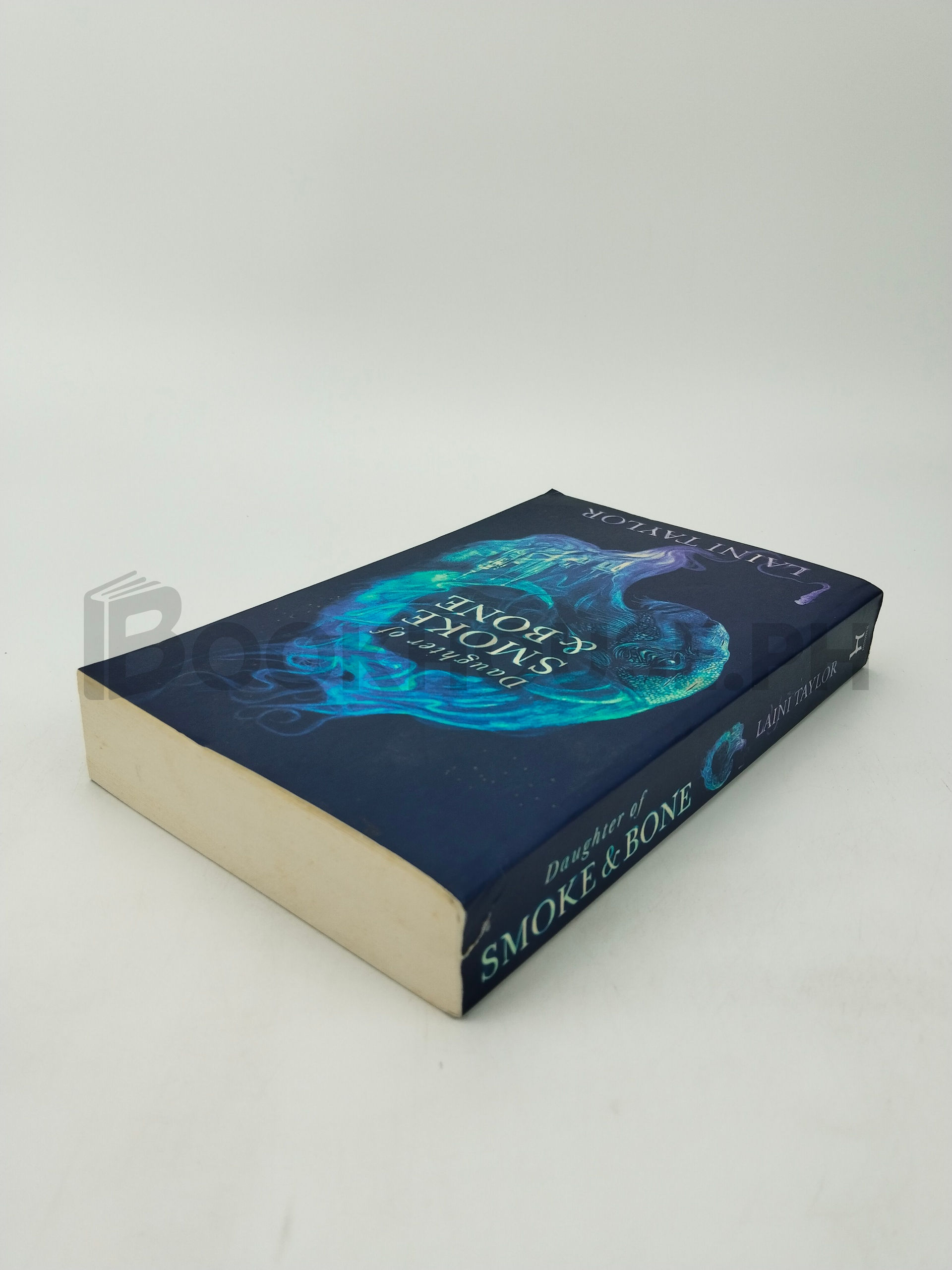 Daughter Of Smoke And Bone by Laini Taylor - Image 2