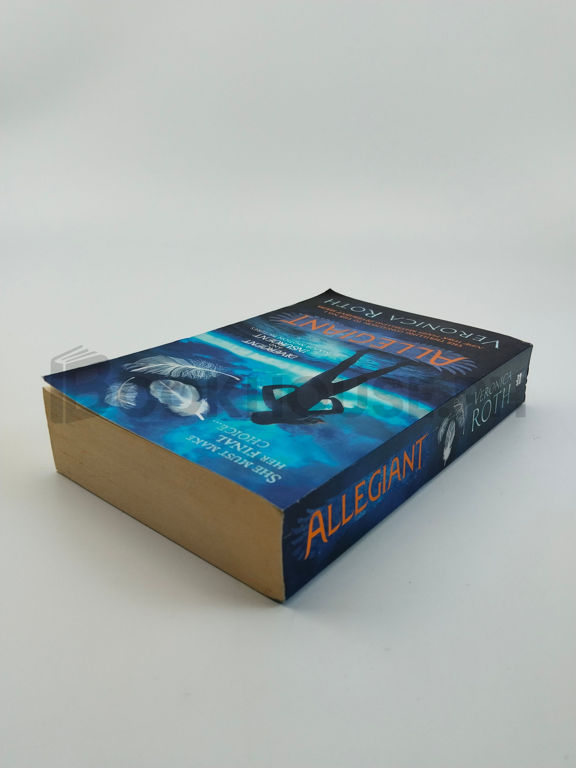 Allegiant by Veronica Roth - Image 2