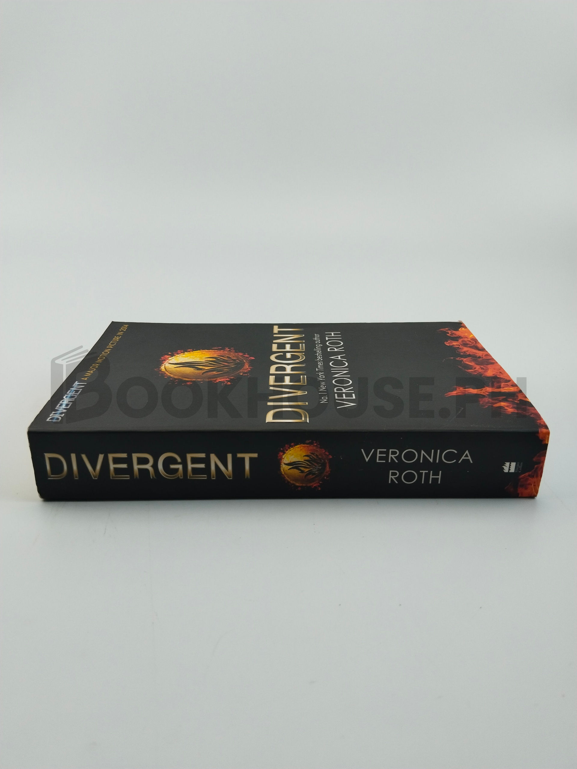 Divergent by Veronica Roth - Image 3