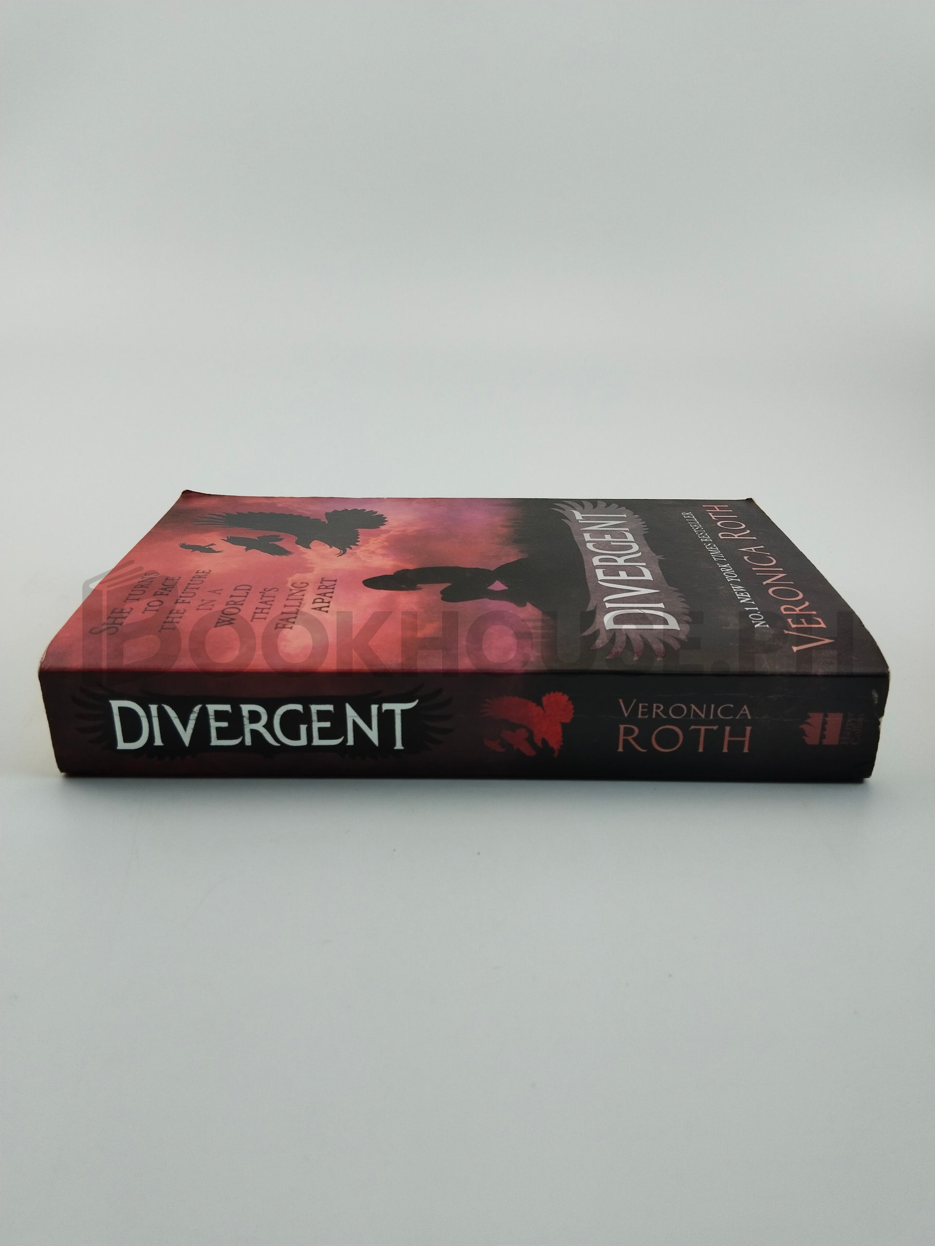 Divergent by Veronica Roth - Image 3