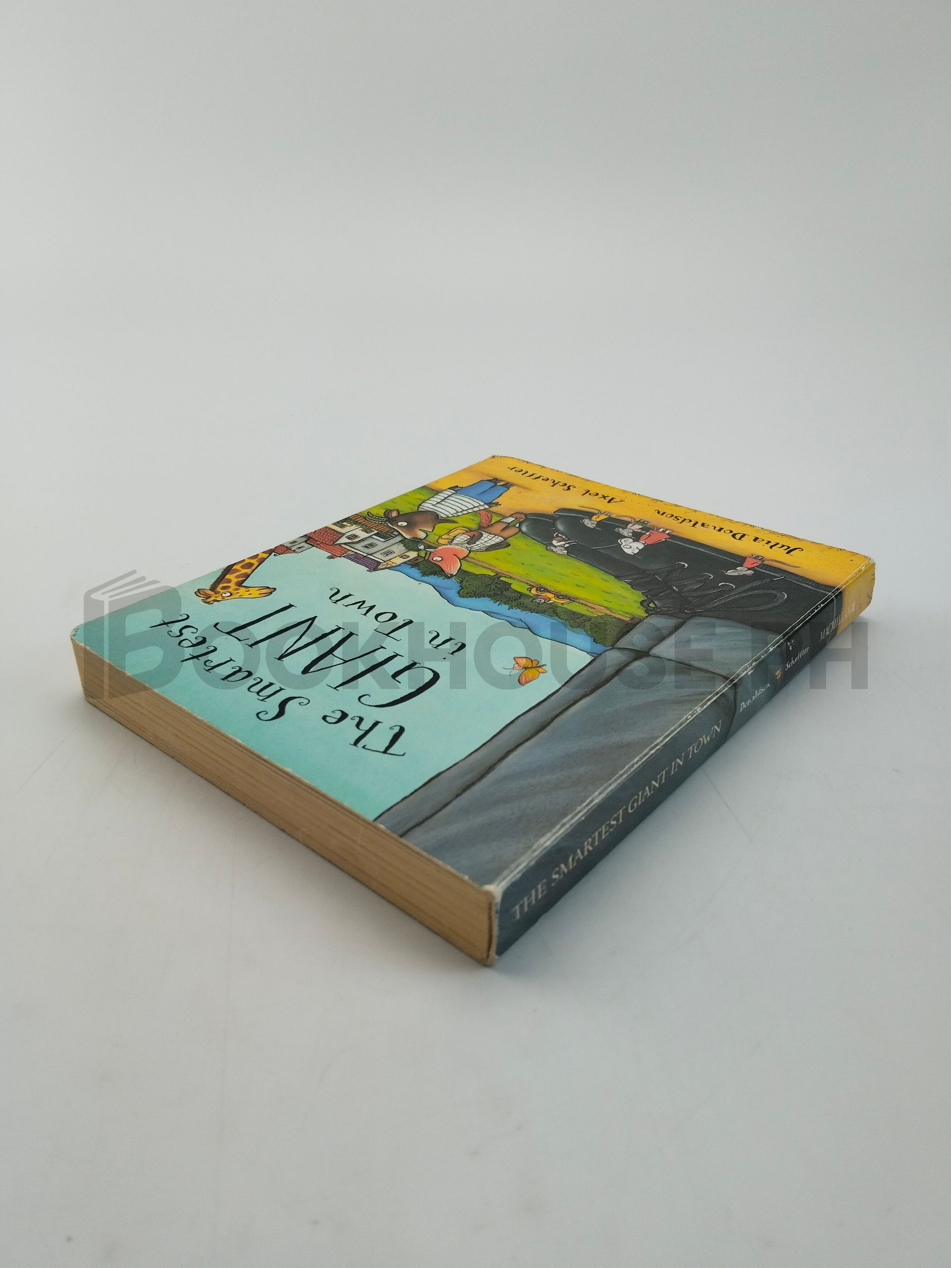 The Smartest Giant In Town by Julia Donaldson - Image 2