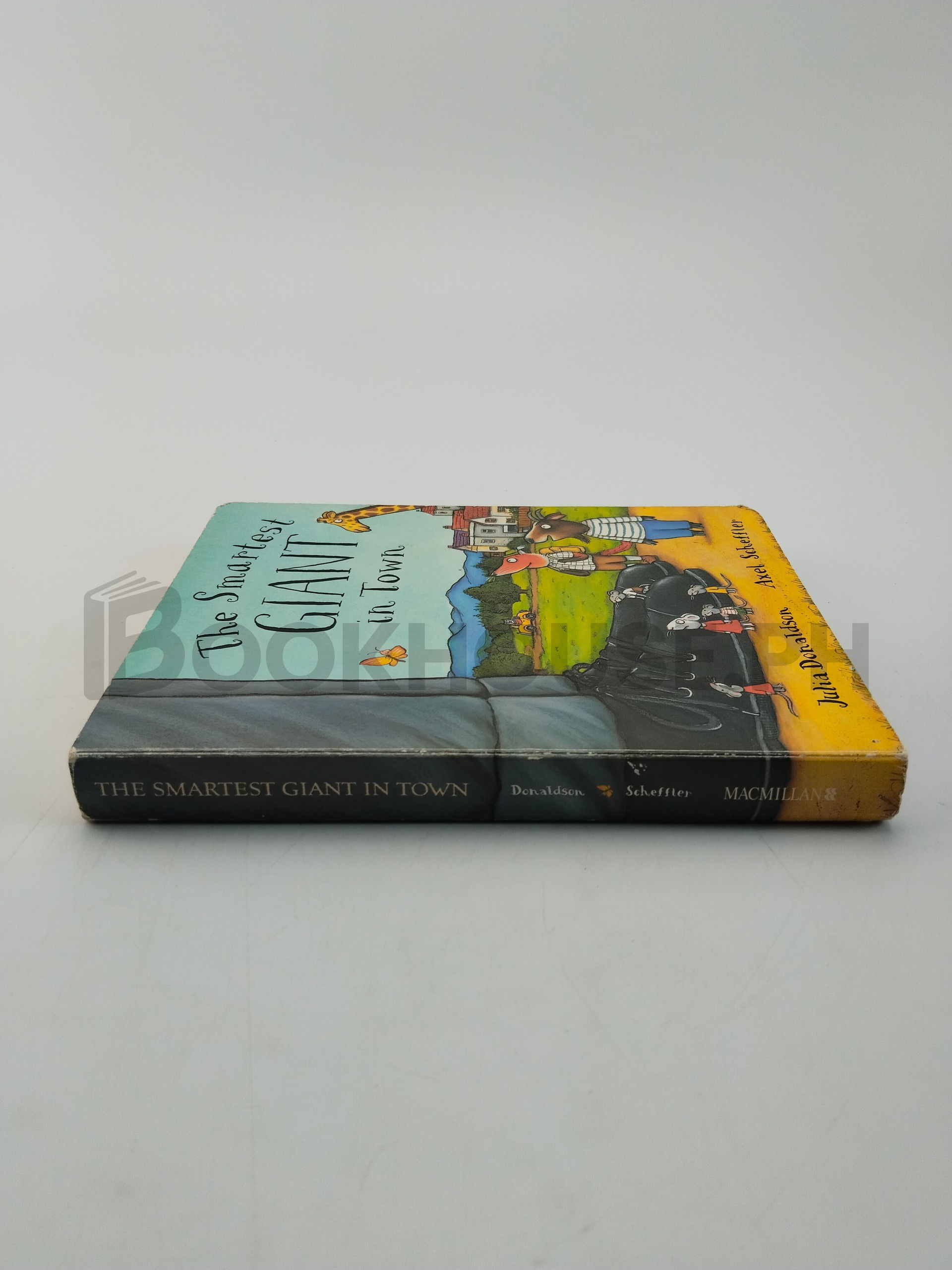 The Smartest Giant In Town by Julia Donaldson - Image 3