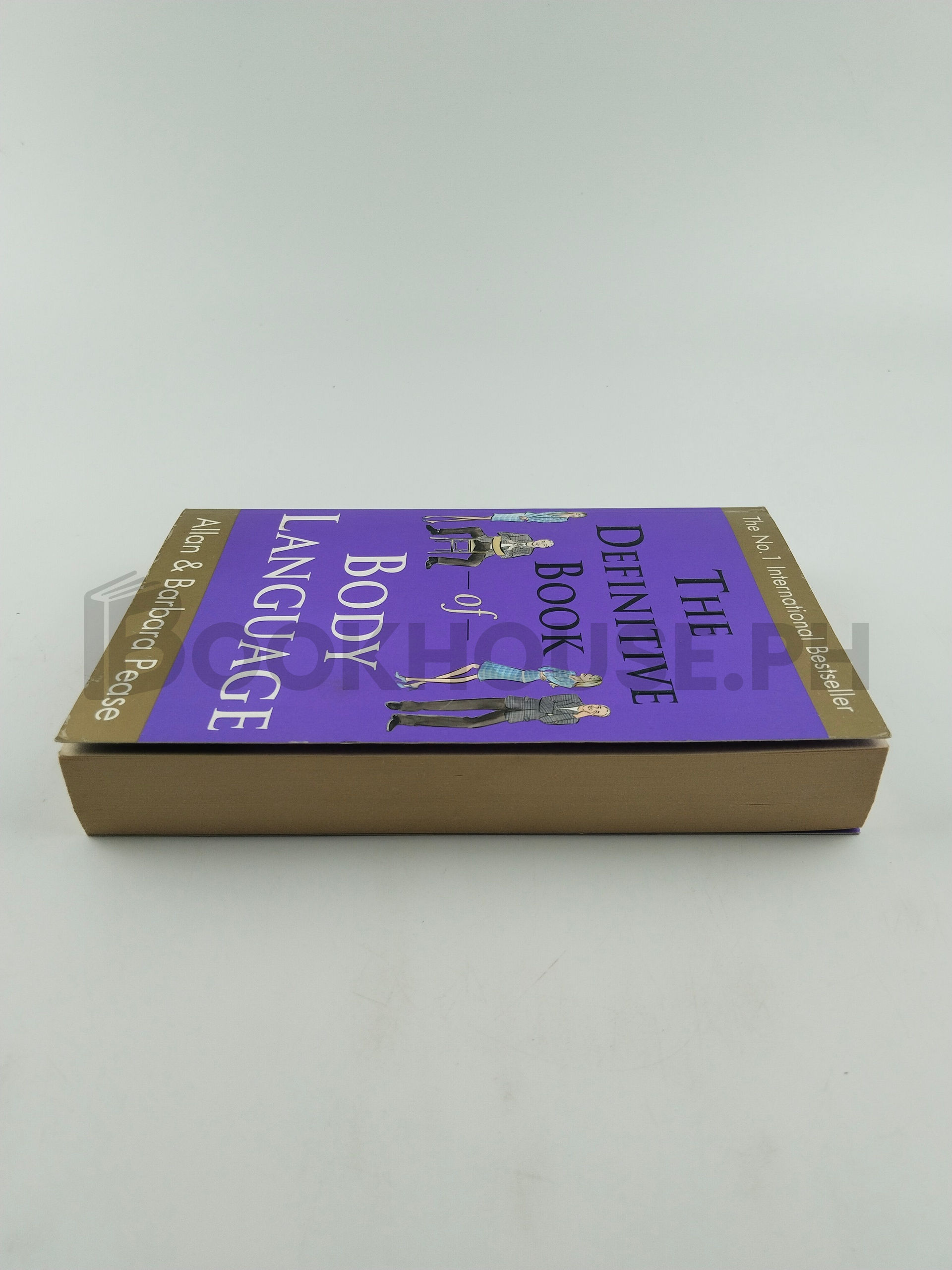 The Definitive Book Of Body Language by Allan Pease, Barbara Pease - Image 4