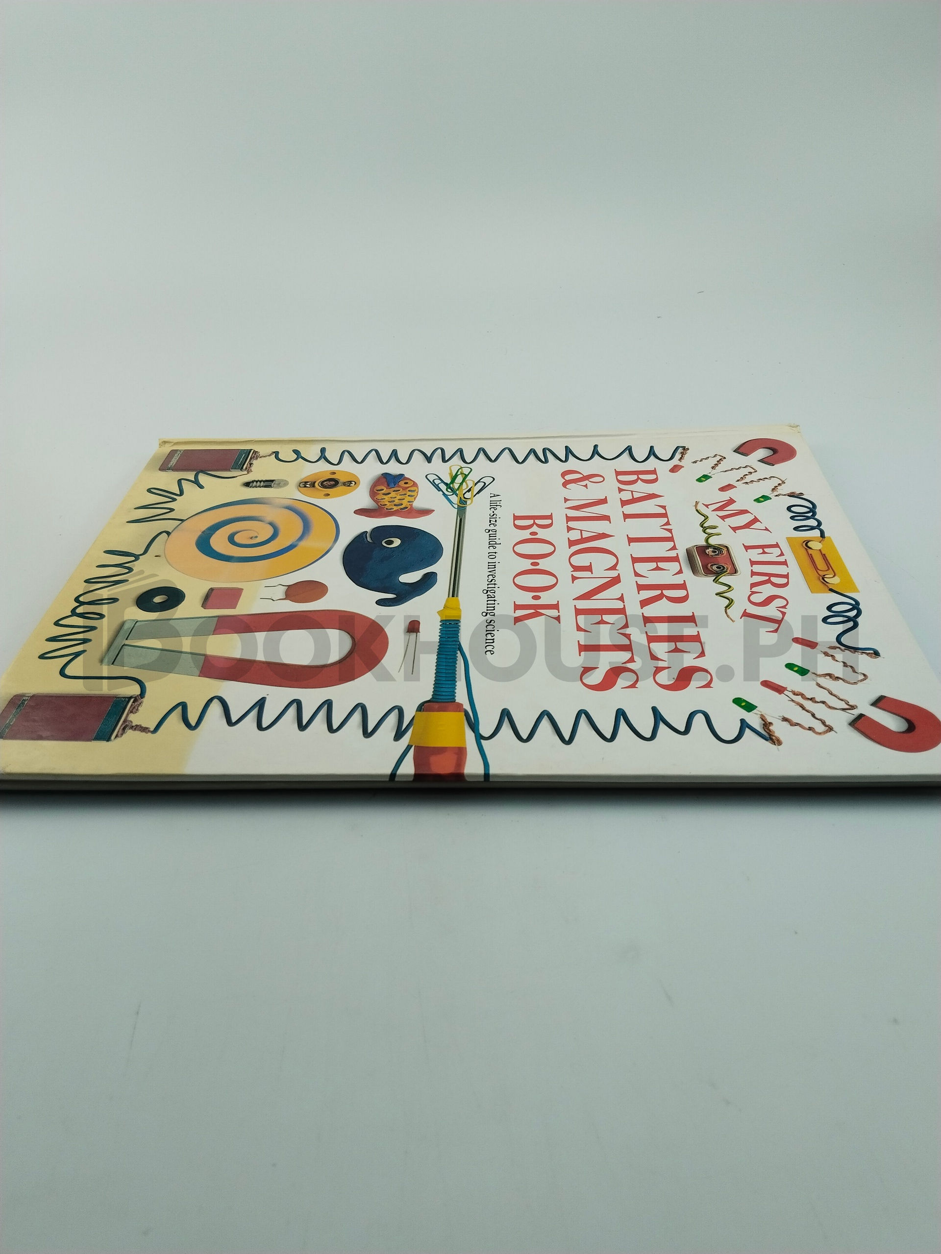 My First Batteries And Magnets Book by Jack Challoner - Image 4