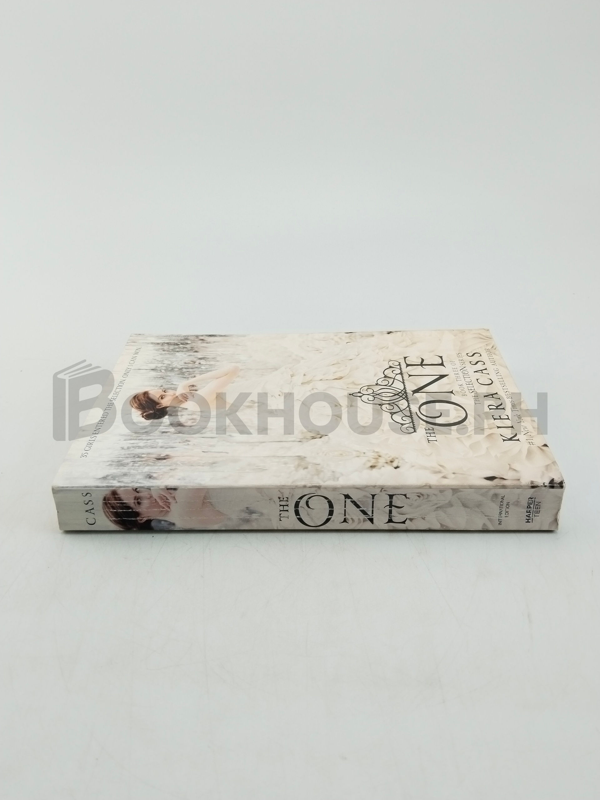 The One by Kiera Cass - Image 3