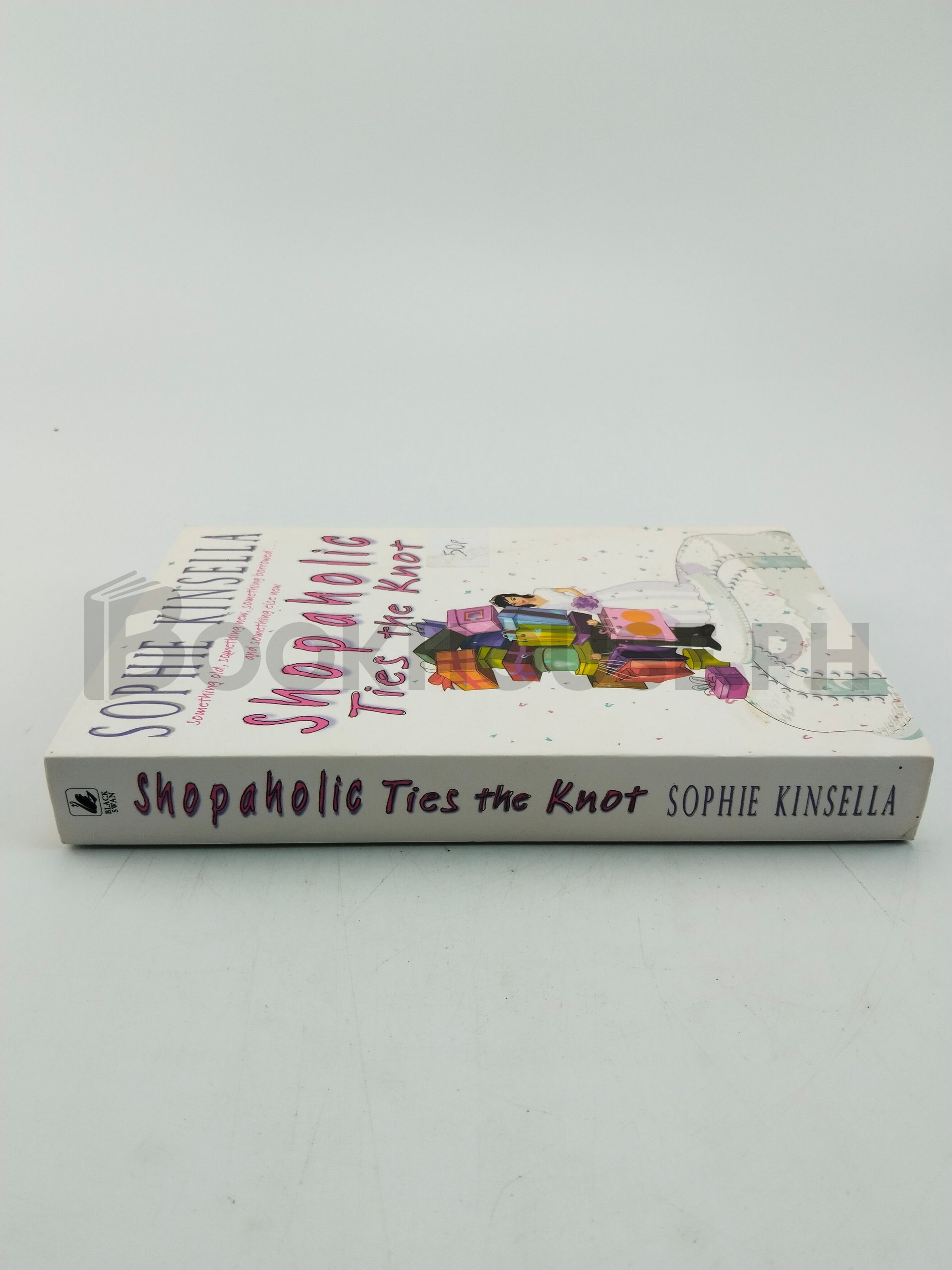 Shopaholic Ties The Knot by Sophie Kinsella - Image 3