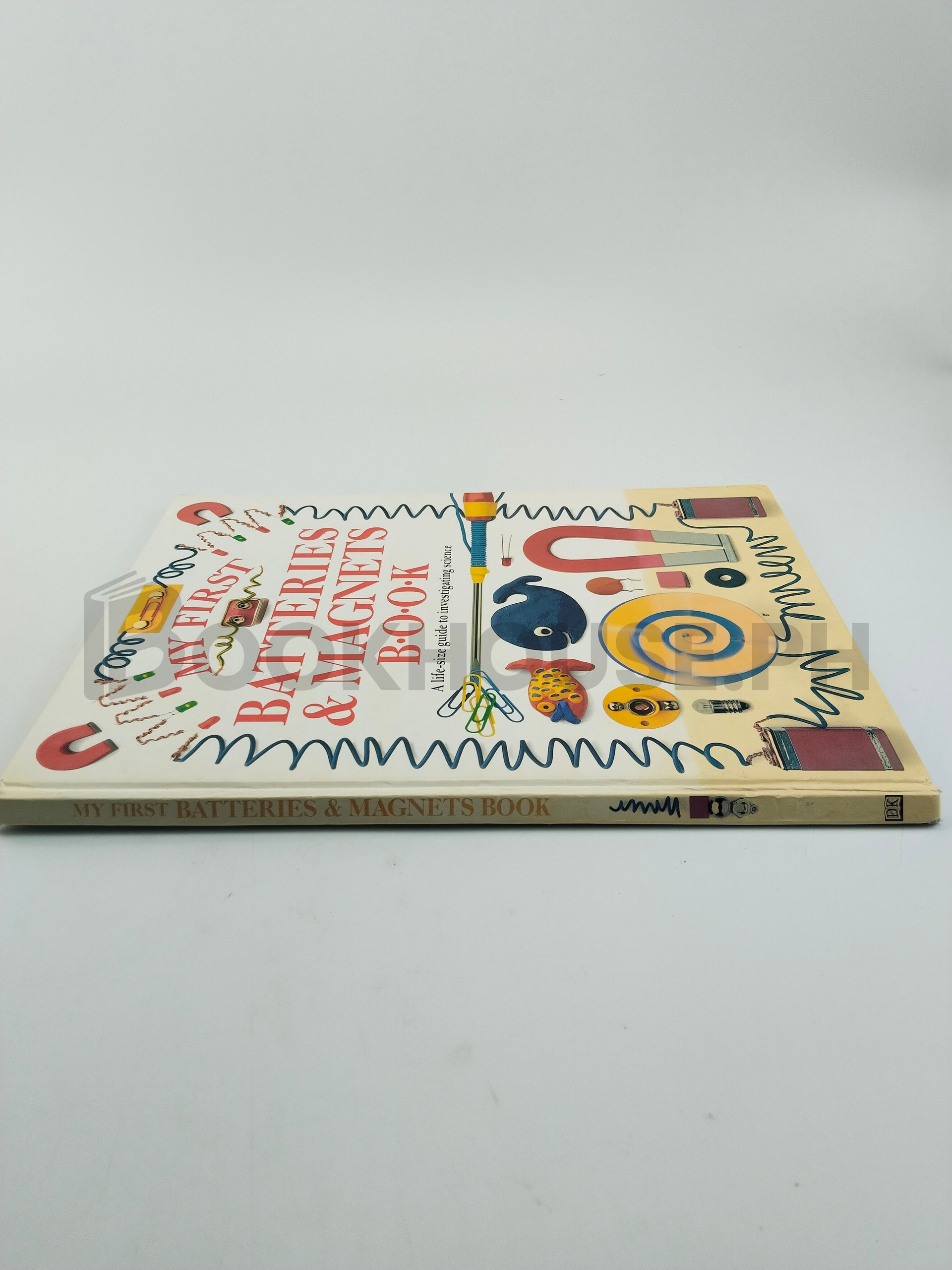My First Batteries And Magnets Book by Jack Challoner - Image 3