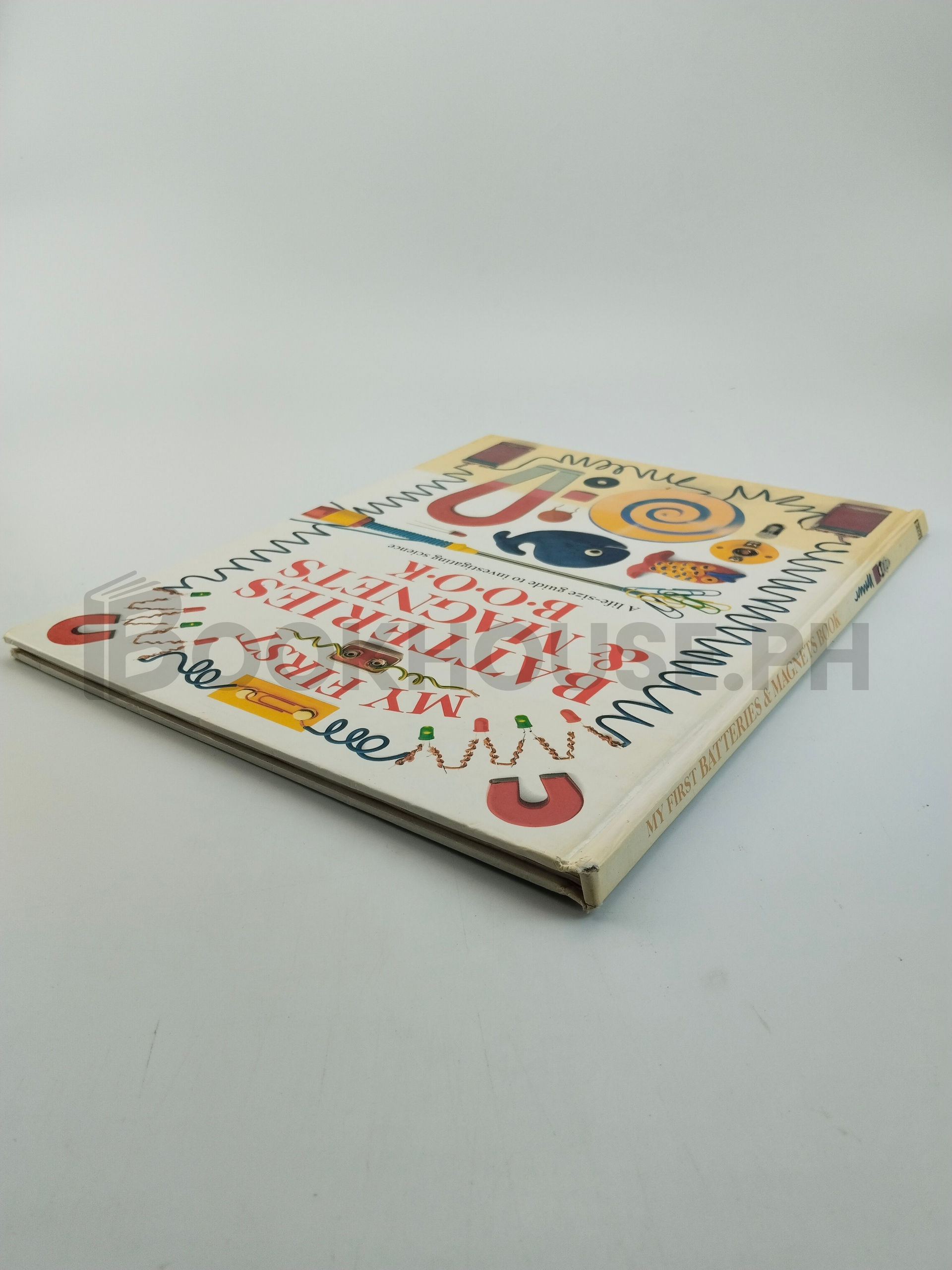 My First Batteries And Magnets Book by Jack Challoner - Image 2