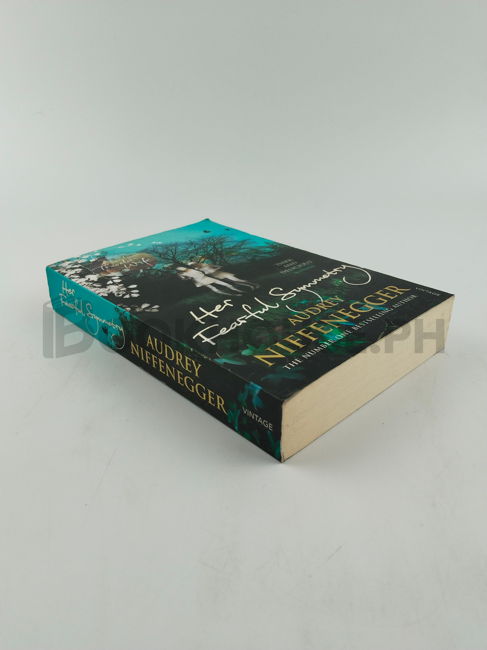 Her Fearful Symmetry by Audrey Niffenegger - Image 2