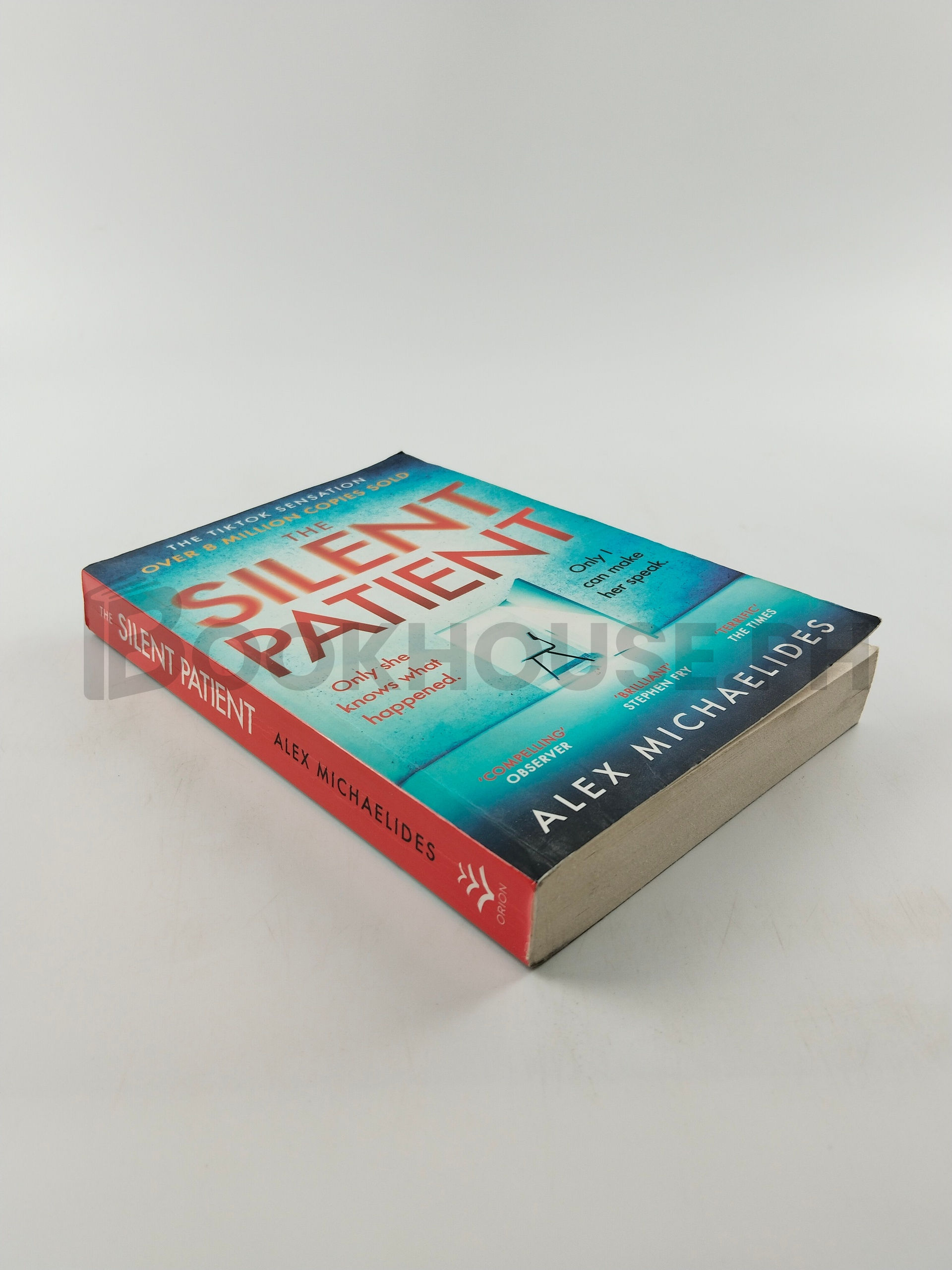 The Silent Patient by Alex Michaelides - Image 2