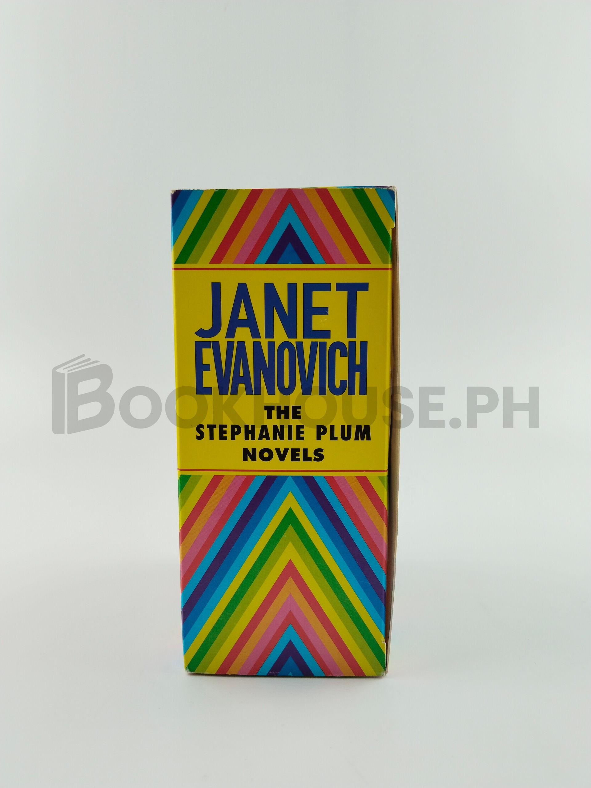 The Stephanie Plum Novels: High Five, Three To Get Deadly, Four To Score by Janet Evanovich - Image 4