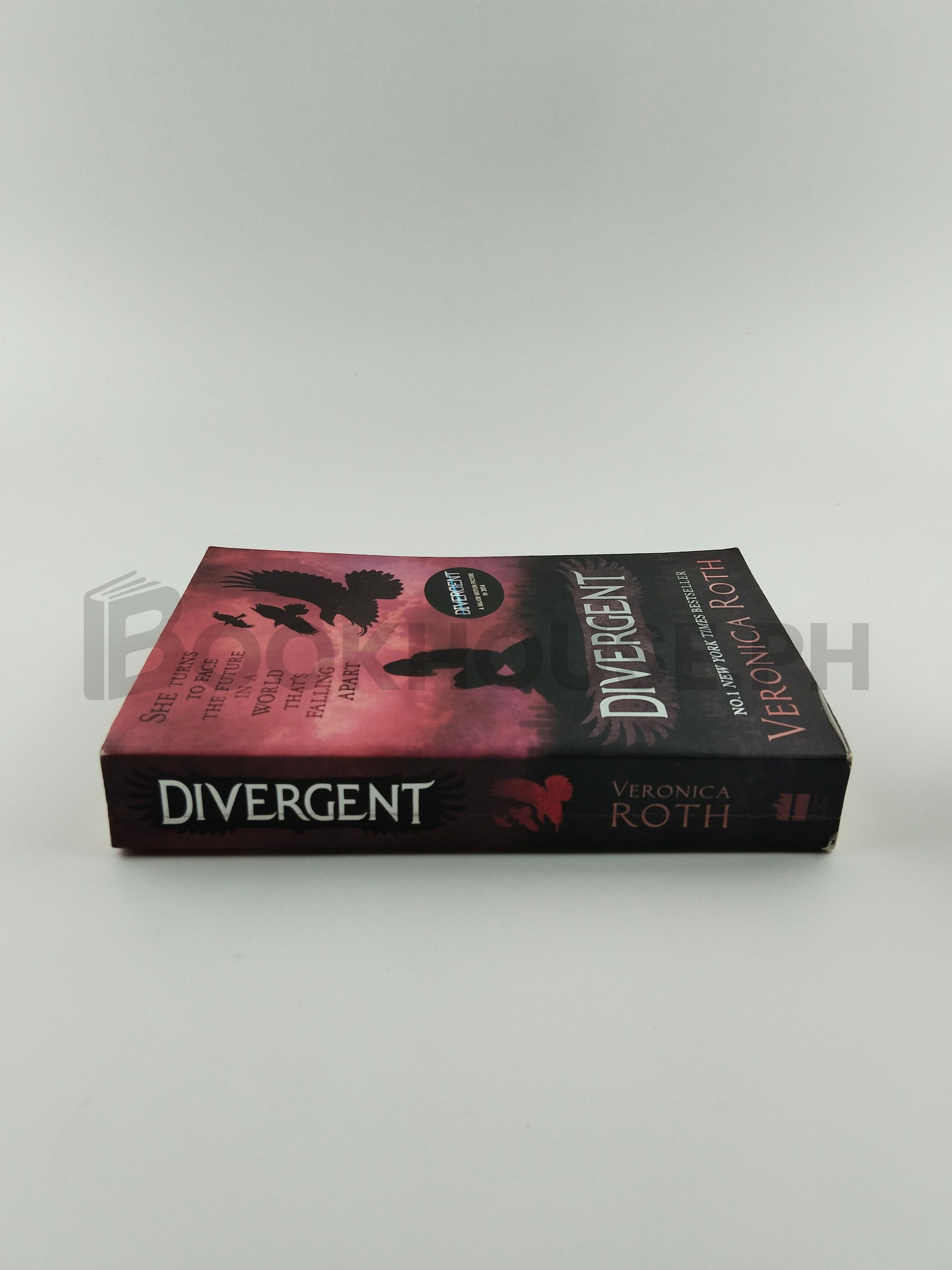 Divergent by Veronica Roth - Image 3