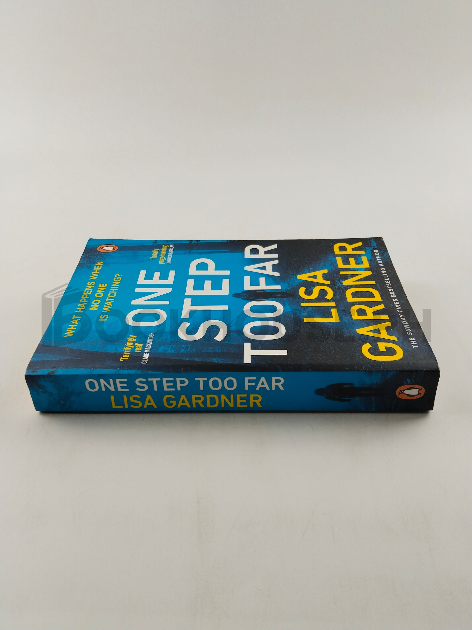 One Step Too Far by Lisa Gardner - Image 3