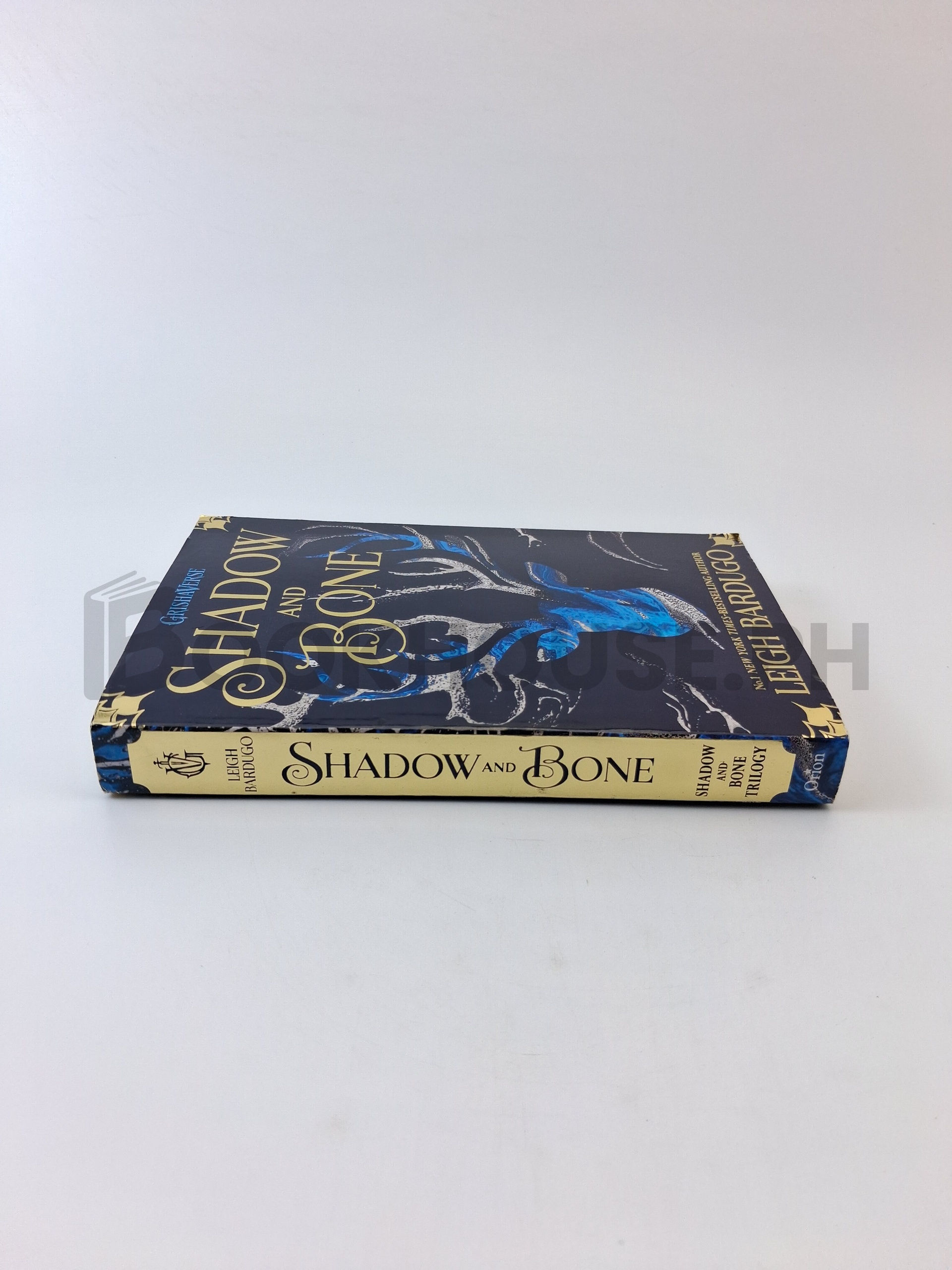 Shadow And Bone by Leigh Bardugo - Image 3
