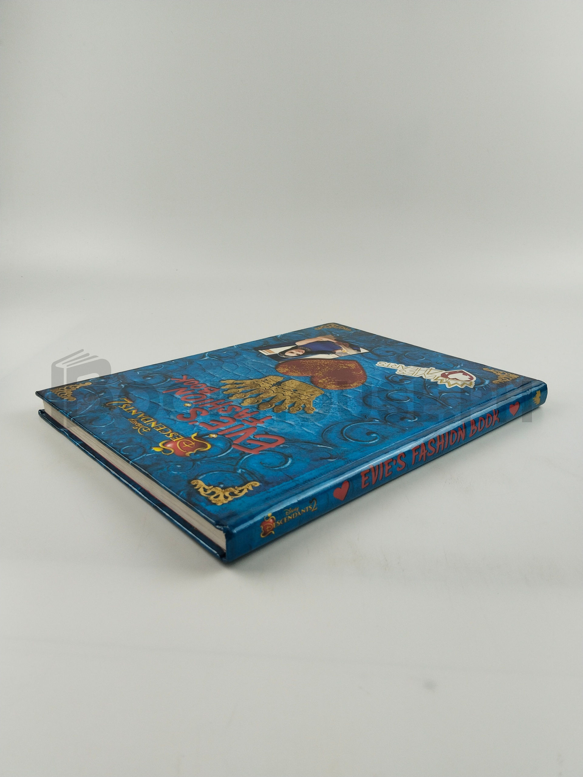 Descendants 2 Evie's Fashion Book by Disney Books - Image 2
