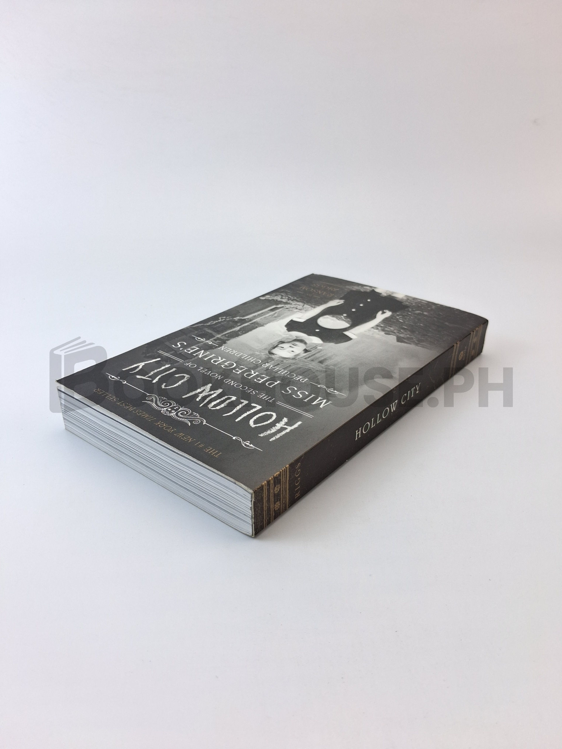 Hollow City by Ransom Riggs - Image 2